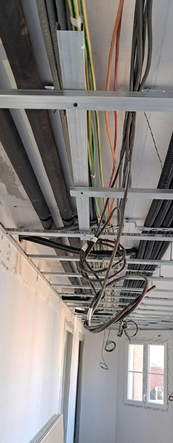Ossature métallique pour faux plafond