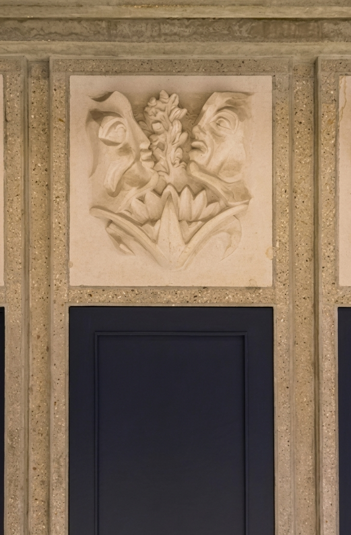 Gypserie d'art et colonnes
